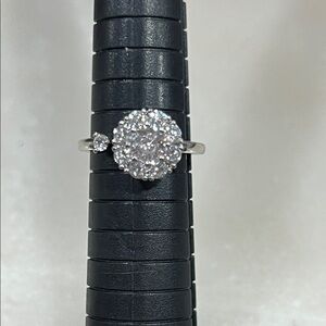 Elegant Silver Cluster Fidget Spinner Ring